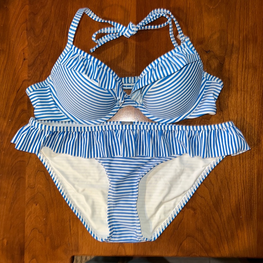 NWT Aerie Striped Bikini Top and Bottoms. Top Size 36B, Bottoms Size Medium